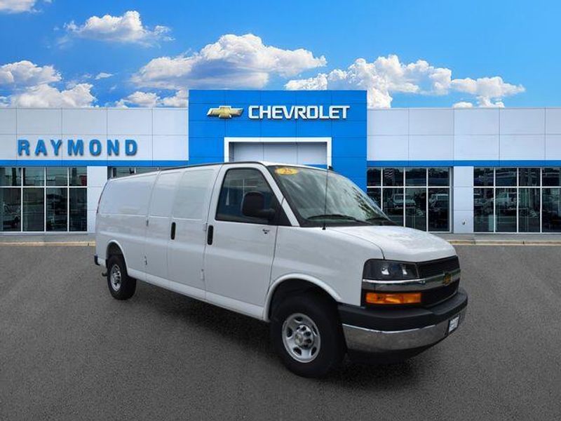 New 2025 Chevrolet Express 2500 Work VanImage 1