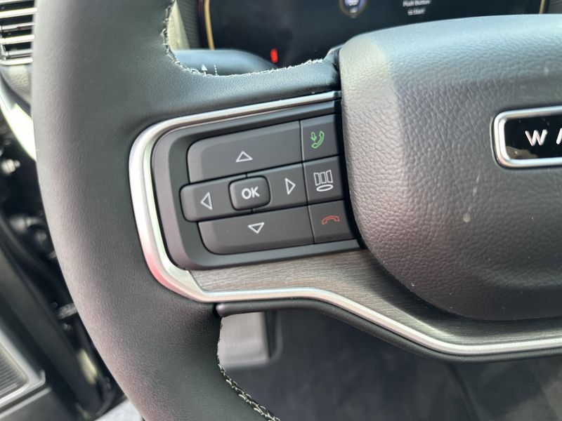 2025 Jeep Wagoneer Carbide 4x4Image 28