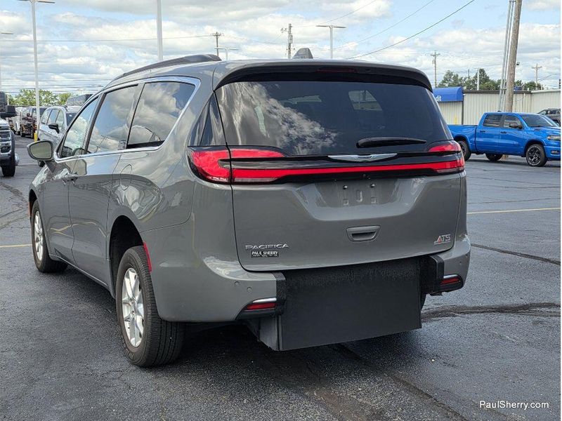 Used 2022 Chrysler Pacifica Touring L