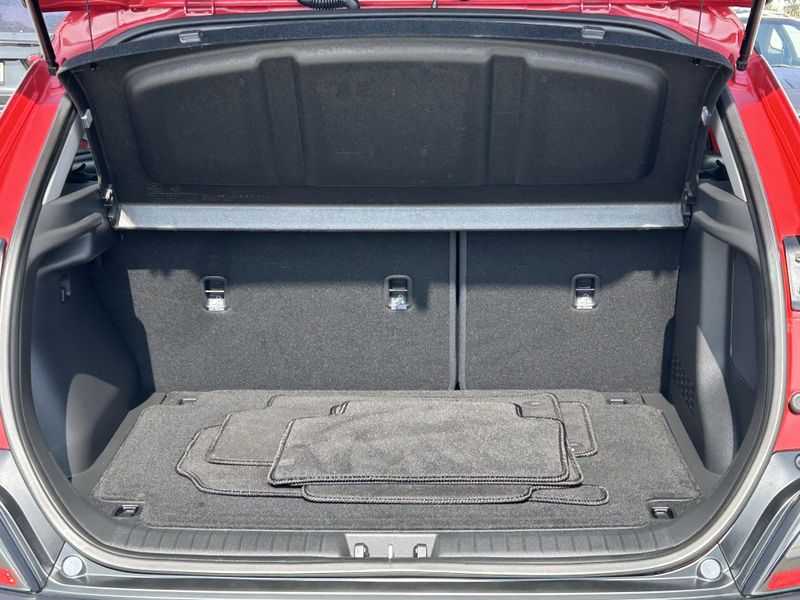 Used 2022 Hyundai Kona LimitedImage 12