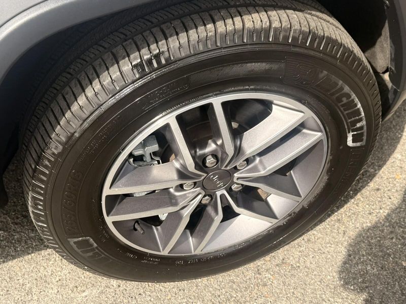2021 Jeep Grand Cherokee Limited photo 13