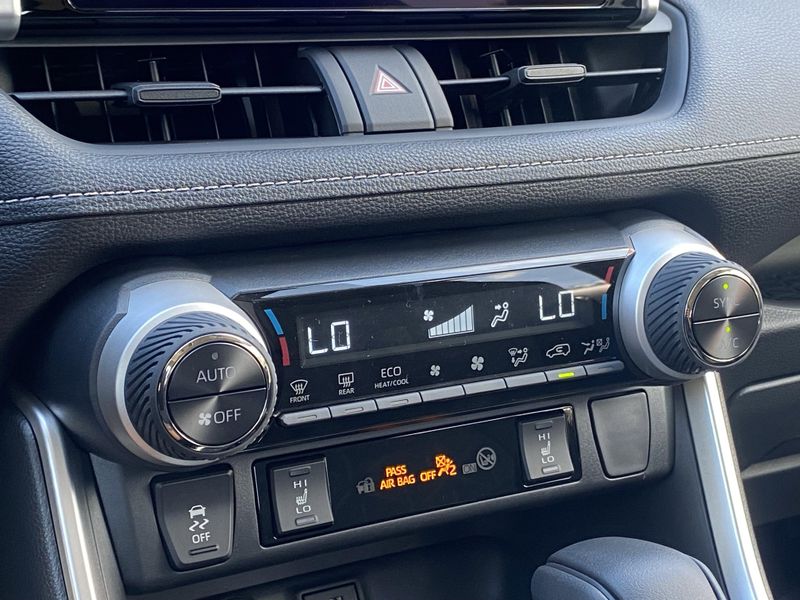 New 2025 Toyota RAV4 Hybrid XLEImage 17