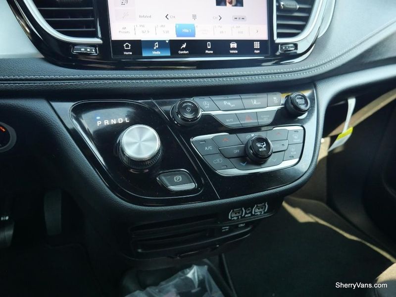 2022 Chrysler Pacifica Touring SImage 39