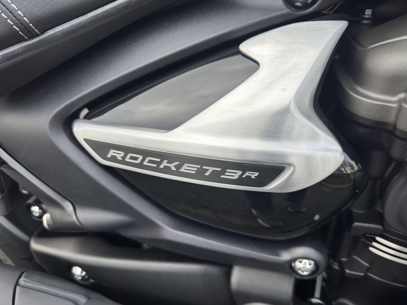 2025 Triumph Rocket 3 Storm R - CARNIVAL RED - SAPPHIRE BLACK