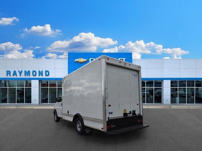 New 2026 Chevrolet Express 3500 Work VanImage 6