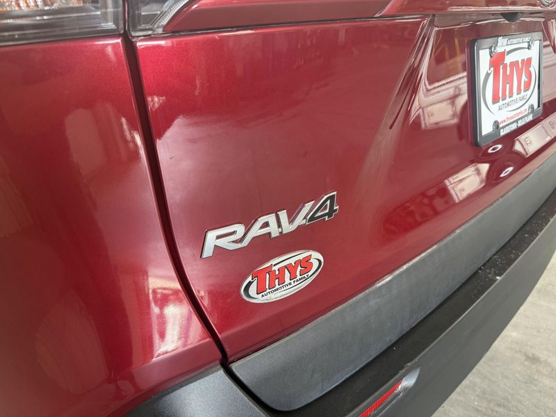 Used 2019 Toyota RAV4 LEImage 7