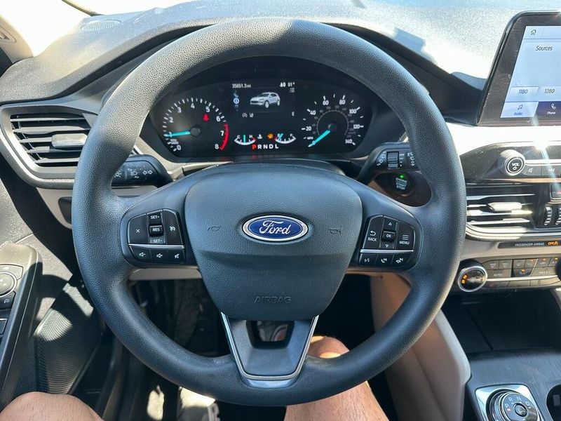 2020 Ford Escape SE photo 2