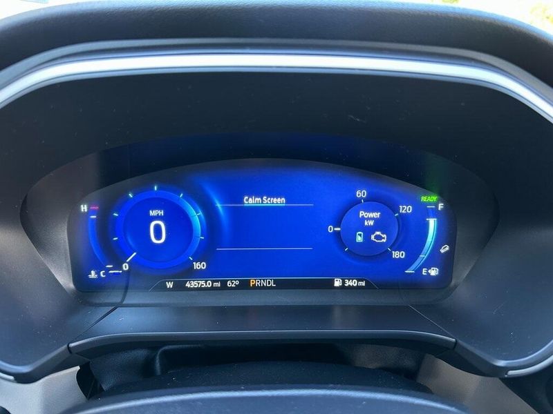2022 Ford Escape SEL photo 9