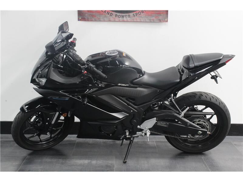 2017 Yamaha R3 Image 3