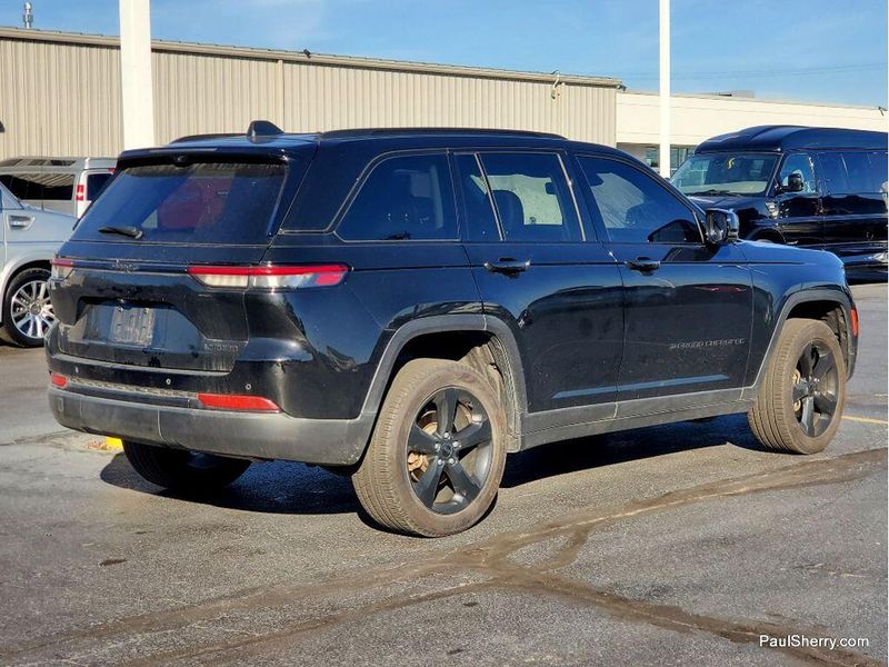 2024 Jeep Grand Cherokee Limited photo 2
