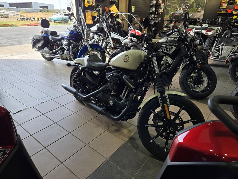 USED 2022 HARLEY SPORTSTER IRON 883 Image 1