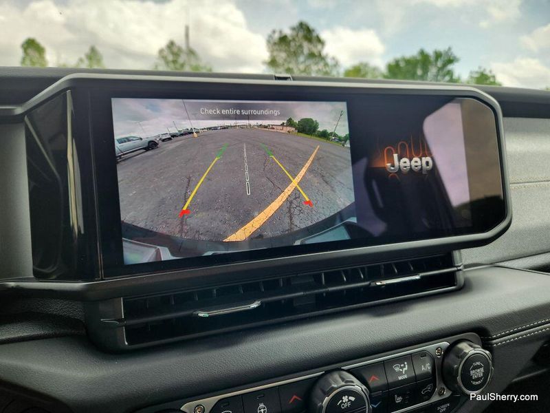 New 2025 Jeep Wrangler 4-door SaharaImage 37