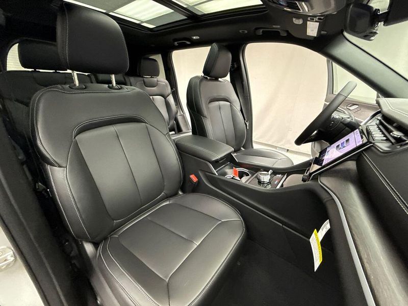 New 2025 Jeep Grand Cherokee Limited 4x4Image 15