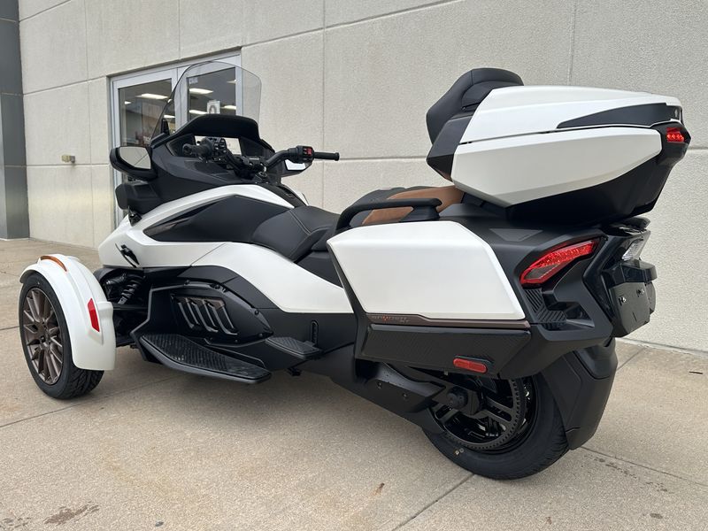 2024 Can-Am SPYDER RT SEA TO SKYImage 3