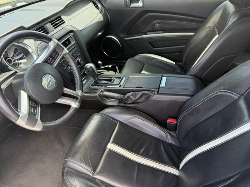 2014 Ford Mustang GT Premium photo 9