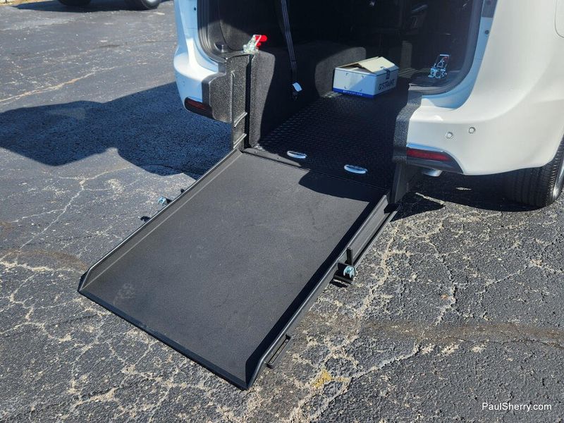 Used 2026 Chrysler Pacifica Select