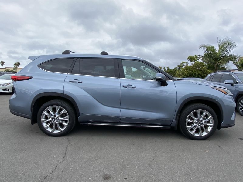 Used 2023 Toyota Highlander LimitedImage 2