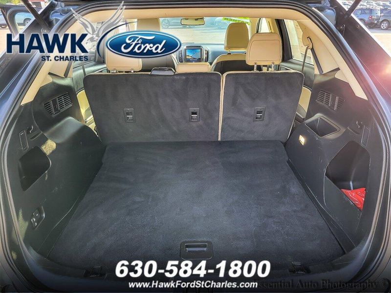 2022 Ford Edge SEL photo 18