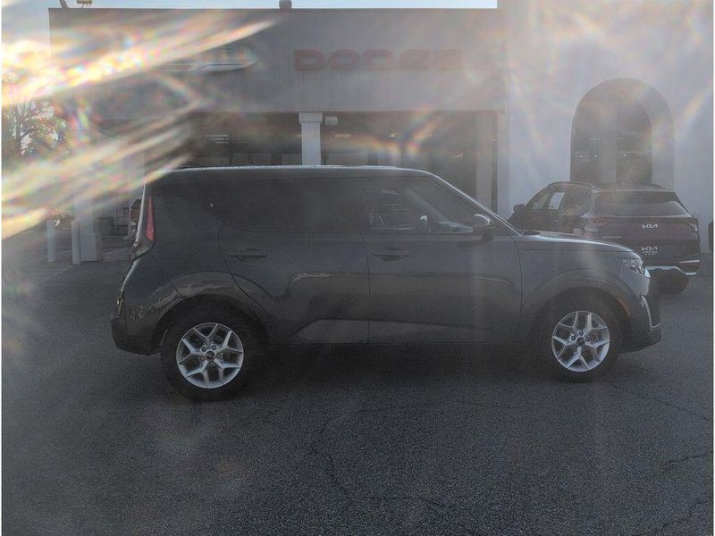 Used 2023 Kia Soul LXImage 6