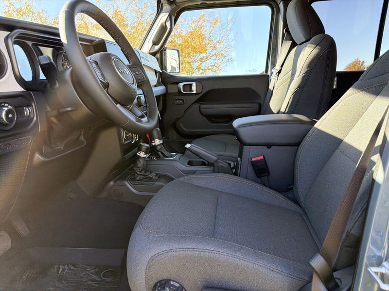 New 2026 Jeep Wrangler 4-door Sport SImage 14