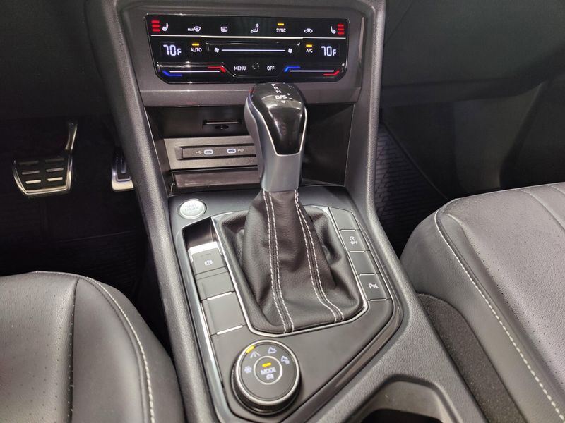 Used 2024 Volkswagen Tiguan SE AWD R-Line Black w/SunroofImage 23