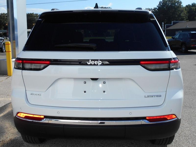 2025 Jeep Grand Cherokee Limited photo 18