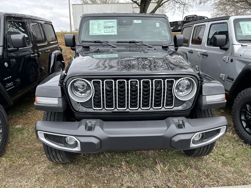 2024 Jeep Wrangler 4-door SaharaImage 2