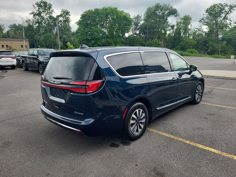 Used 2023 Chrysler Pacifica Hybrid LimitedImage 18