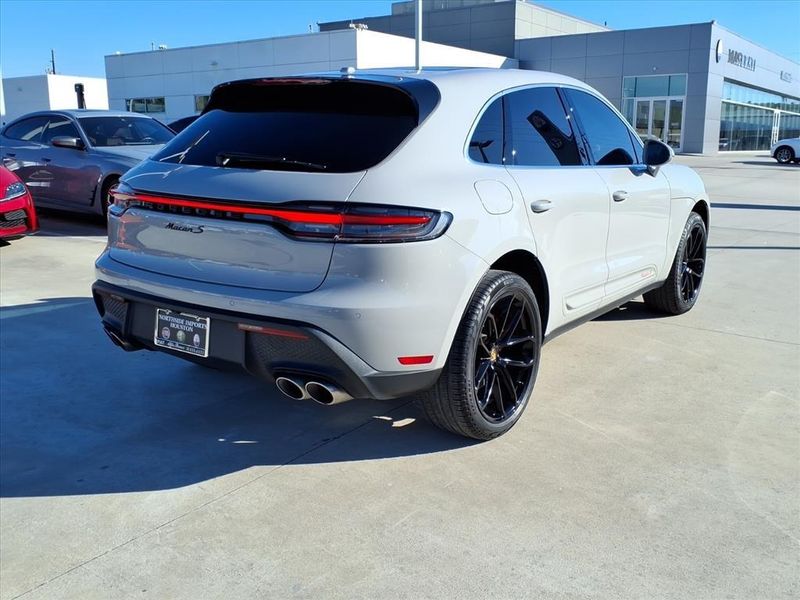 Used 2022 Porsche Macan SImage 2
