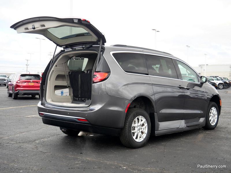 Used 2022 Chrysler Pacifica Touring L