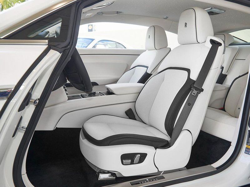 New 2026 Rolls-Royce Spectre Image 11