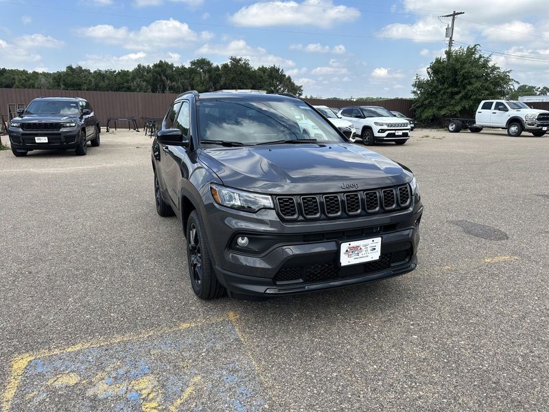 2024 Jeep Compass Latitude 4x4Image 2