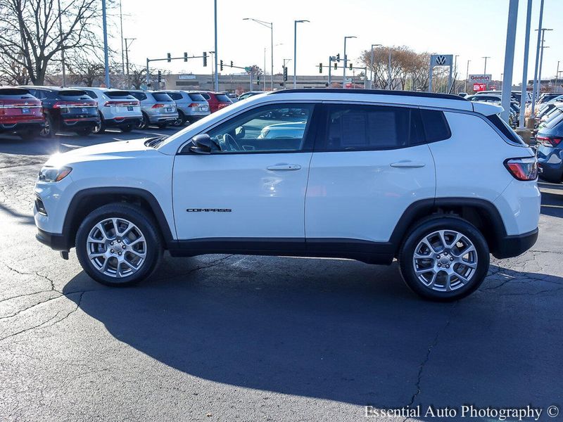2022 Jeep Compass Latitude Lux photo 4