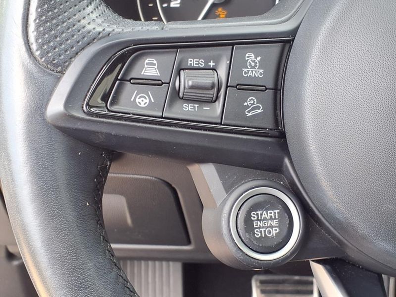 Used 2022 Alfa Romeo Stelvio VeloceImage 21