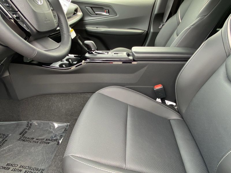 2025 Toyota Prius XLEImage 14