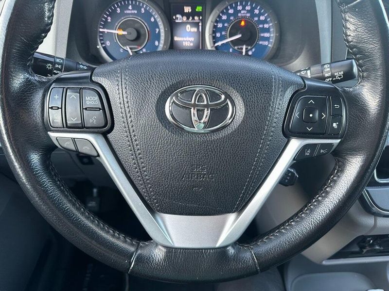 2019 Toyota Sienna XLE PremiumImage 3