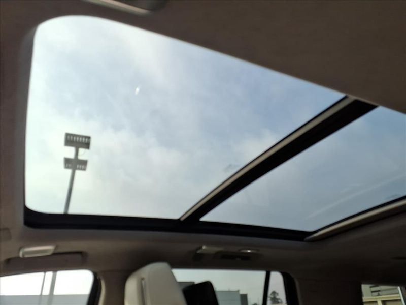 Used 2023 Cadillac Escalade Sport PlatinumImage 16