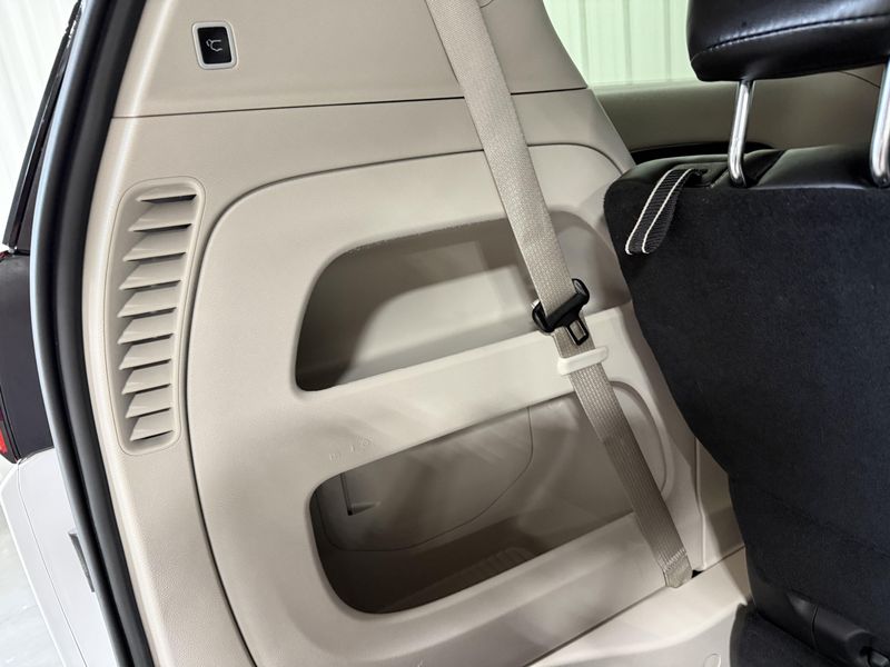 Used 2024 Chrysler Pacifica Touring LImage 6