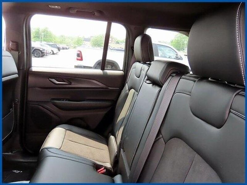 2025 Jeep Grand Cherokee Image 10