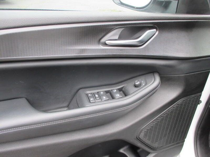 Used 2023 Jeep Grand Cherokee LaredoImage 17