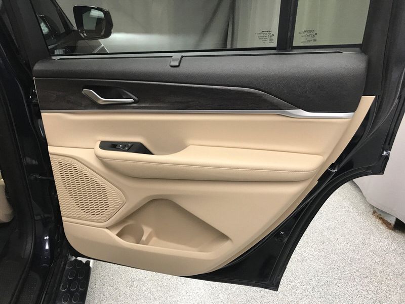 Used 2023 Jeep Grand Cherokee L LimitedImage 14