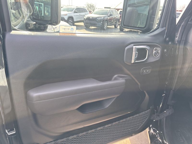 New 2026 Jeep Wrangler 2-door Sport SImage 13