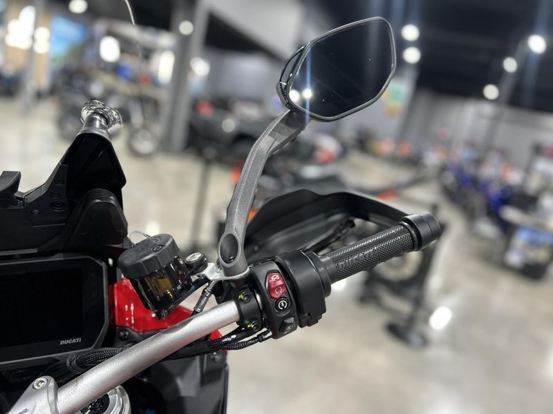 New 2024 Ducati MULTISTRADA V4 S TRAVEL & RADAR SPOKED WHEELS - DEMO Image 17