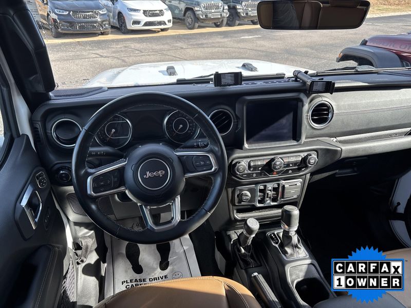 Used 2022 Jeep Gladiator OverlandImage 19