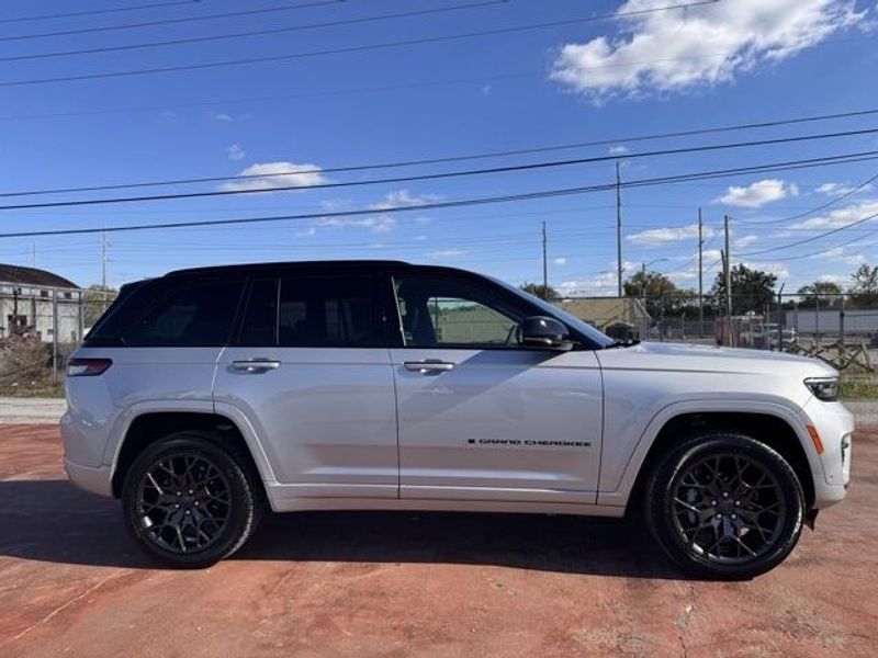 New 2025 Jeep Grand Cherokee Summit Reserve 4x4Image 4
