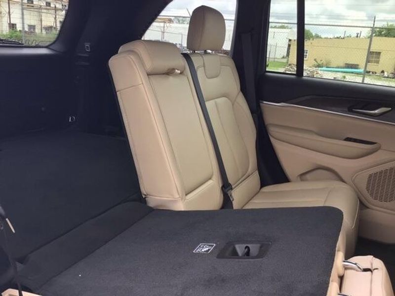 Used 2024 Jeep Grand Cherokee LimitedImage 16