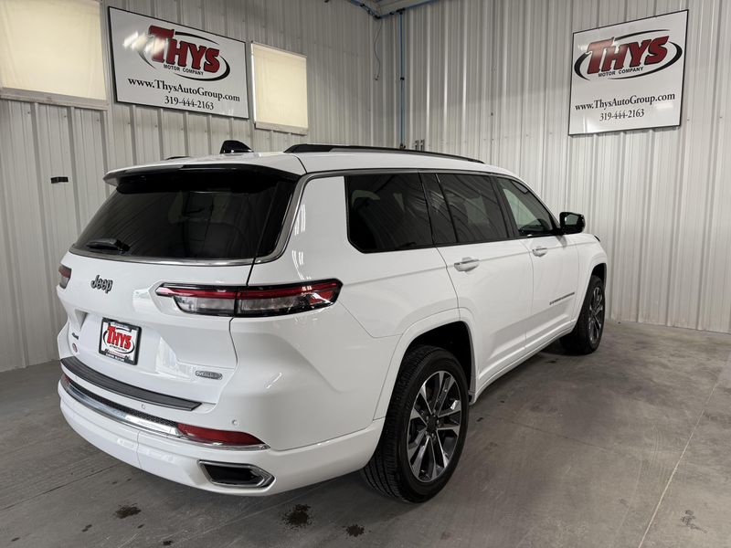 Used 2023 Jeep Grand Cherokee L OverlandImage 3
