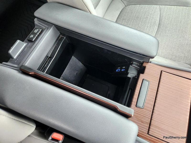 Used 2024 Toyota Sienna LE