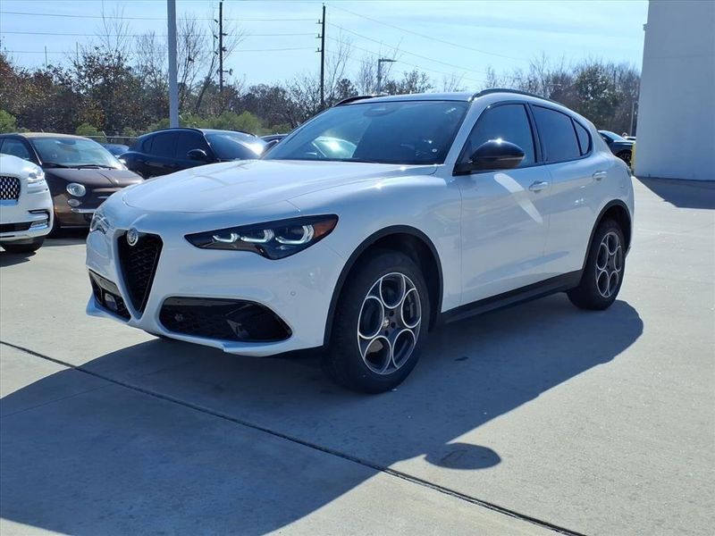 New 2026 Alfa Romeo Stelvio AwdImage 2