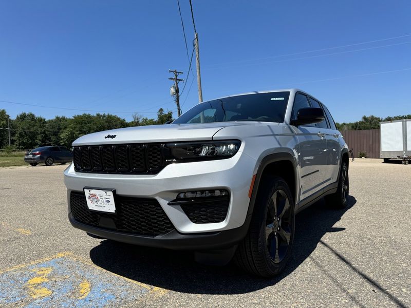 2024 Jeep Grand Cherokee Limited 4x4Image 4